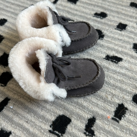 Ugg infant booties - Picture 3 of 4